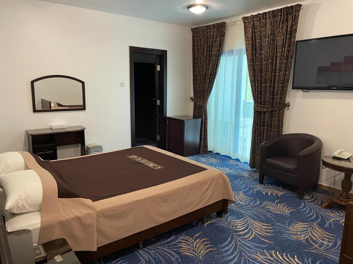 Al Corniche Hotel Šardžá Exteriér fotografie